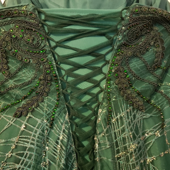 Gorgeous Emerald Green Prom Dress **Like New, Used 1x** - Picture 7 of 11